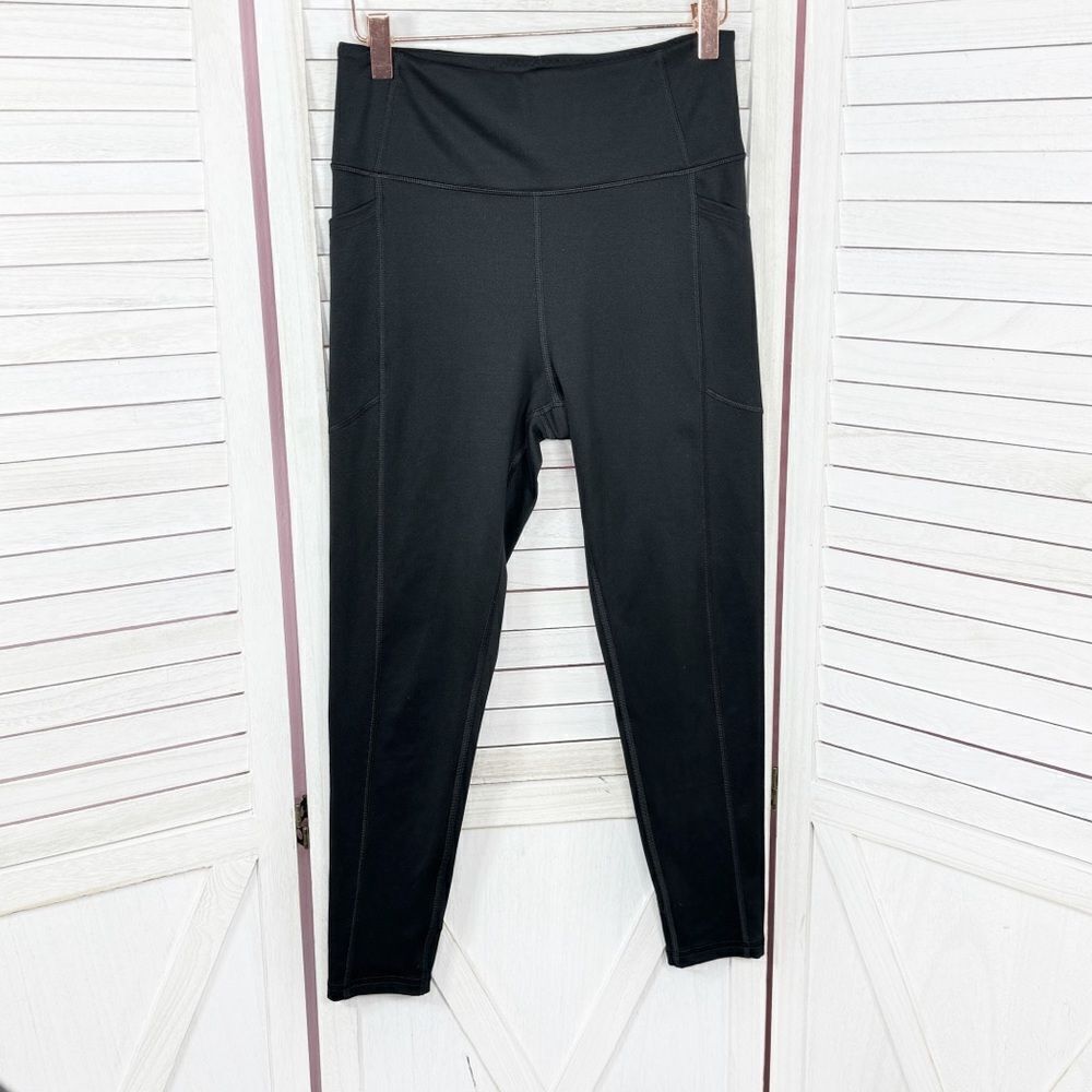 Victoria’s Secret Knock Out Three Quarter Pocket Leggings Black‎ Size 10 Crop